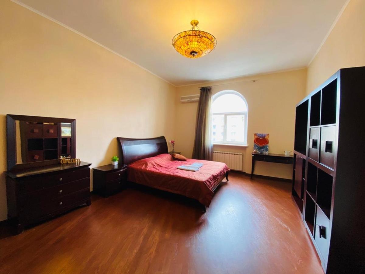 Amazing View Of Independence Square Apartment Kyiv Exterior photo